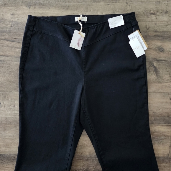 Jessica Simpson Pull On Flare Pant Black Women's Size 18W NEW - Picture 2 of 16